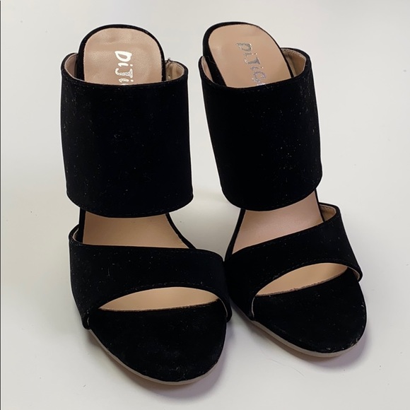 Black Heels - Picture 2 of 4